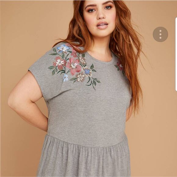 NWT Lane Bryant Gray Floral Short Sleeves Peplum Tee Shirt Plus Size: 10/12 (0X) - Picture 2 of 6